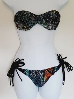 Quintsoul NWOT dark string bikini set XS Top/ S Bottom, Sold as Set